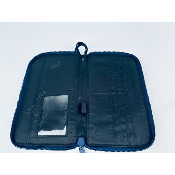 Vera Bradley Quilted Blue Classic Medium Size Wallet Flowers Wristlet‎ - Picture 3 of 9